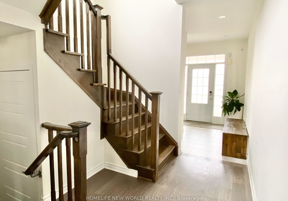 46-major-crescent-aurora-ontario-n13611190