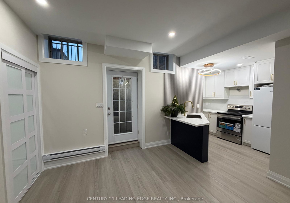 7-suttonrail-way-whitchurch-stouffville-ontario-n13611822