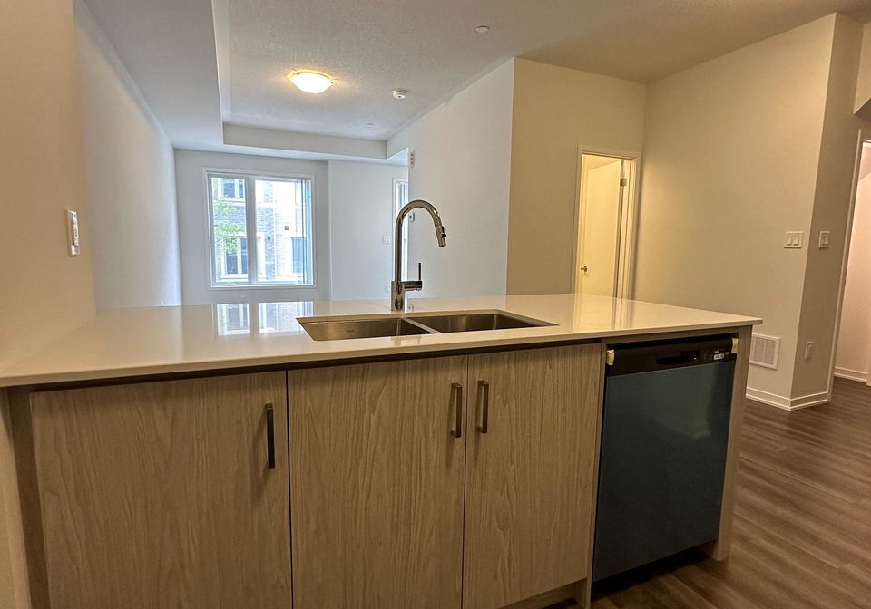 121-honeycrisp-crescent-vaughan-ontario-n13613550
