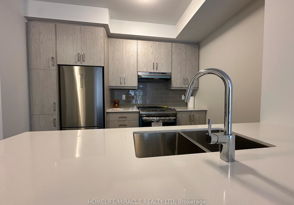 121-honeycrisp-crescent-vaughan-ontario-n13613550