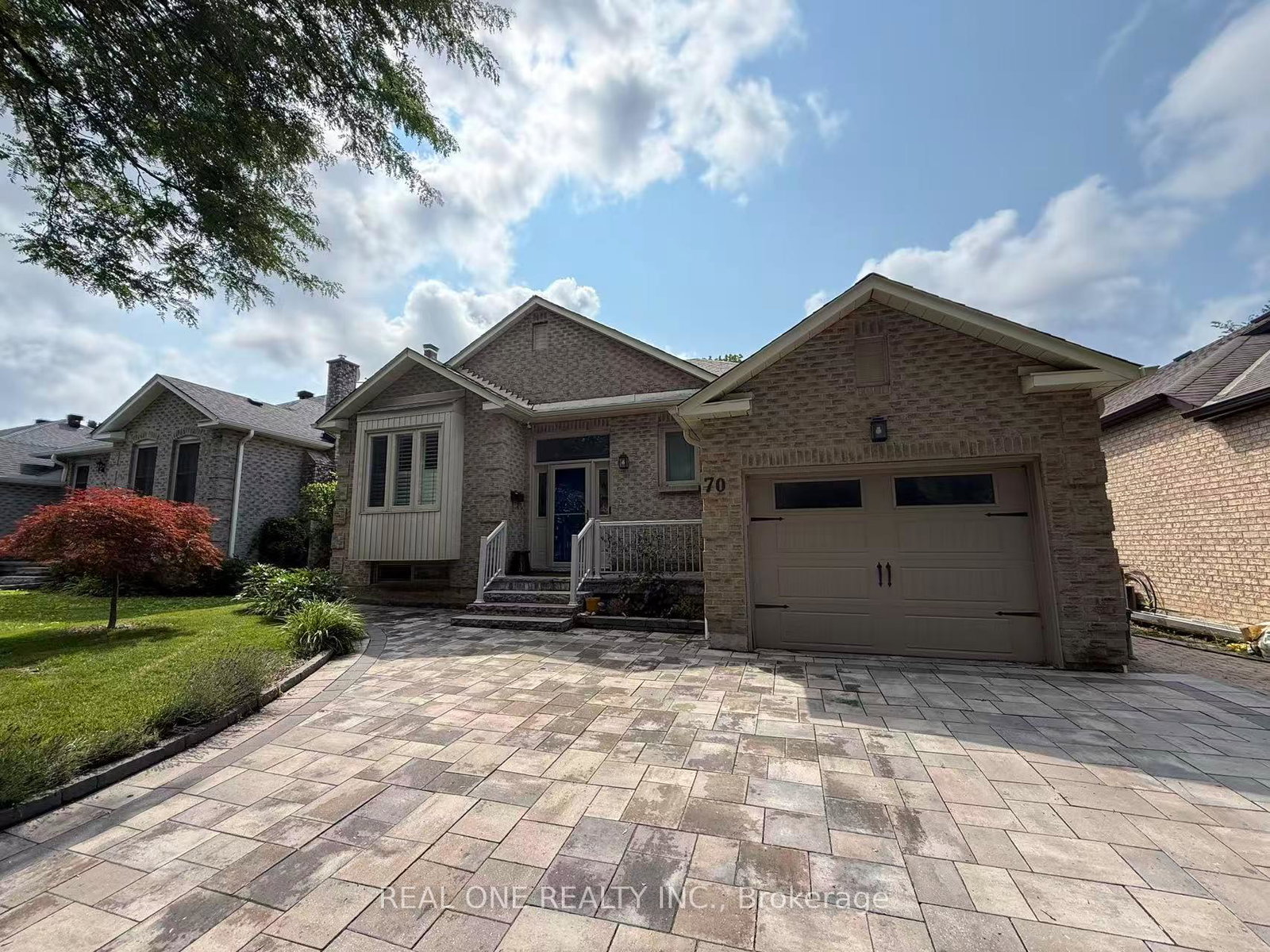 70-closs-square-aurora-ontario-n13614104