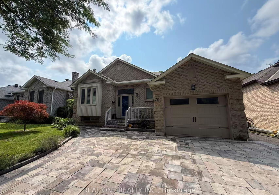 70-closs-square-aurora-ontario-n13614104
