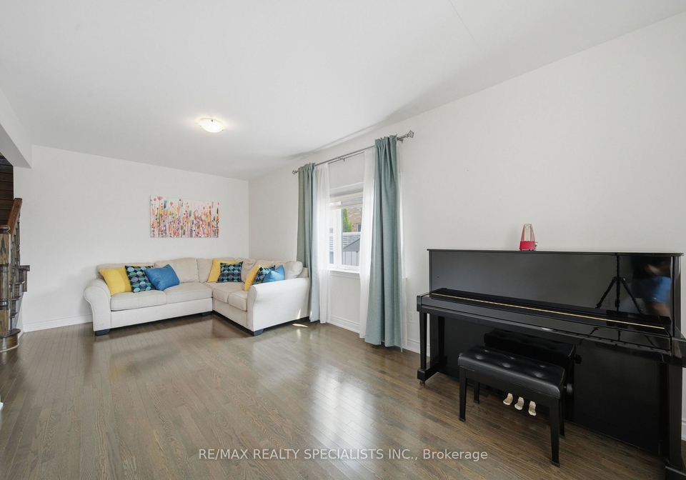 120-milby-crescent-bradford-west-gwillimbury-ontario-n13614232