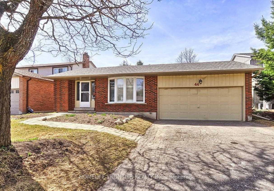 44-rutledge-avenue-newmarket-ontario-n13614774