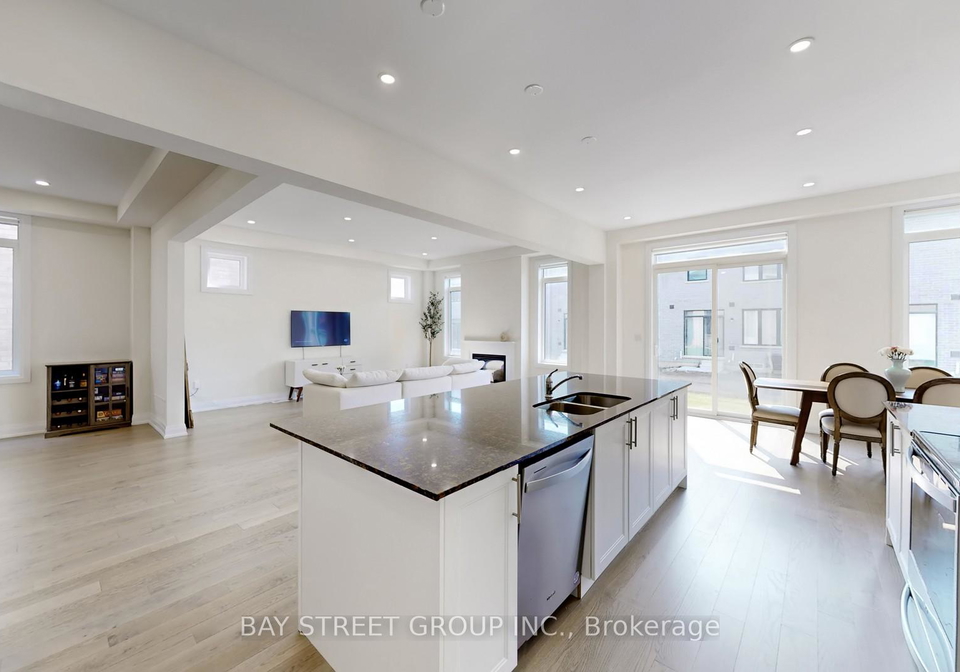 upper-two-bedrooms-97-halldorson-avenue-aurora-ontario-n13619574