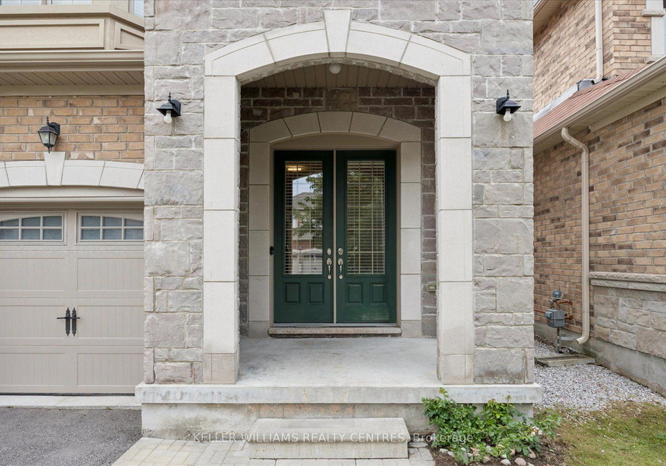 668-mcgregor-farm-trail-newmarket-ontario-n13619612