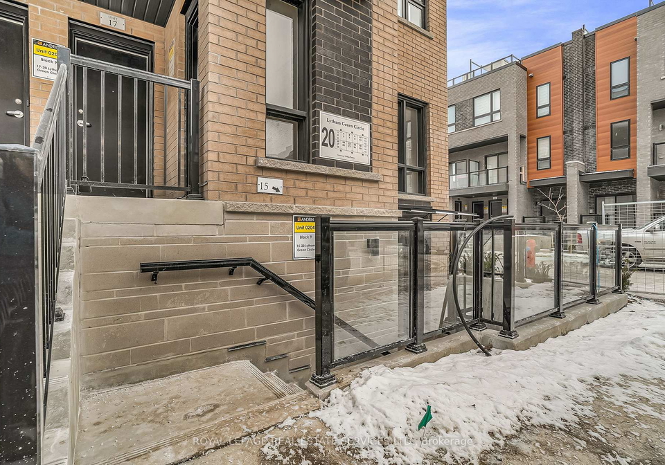 20-lytham-green-circle-newmarket-ontario-n13620518