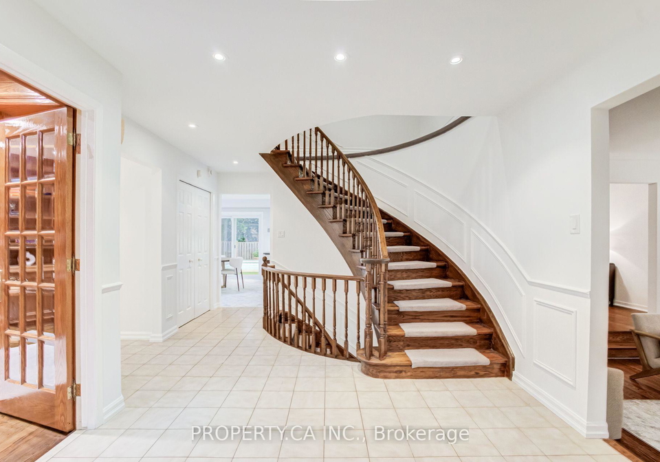 143-cambridge-crescent-richmond-hill-ontario-n13621150
