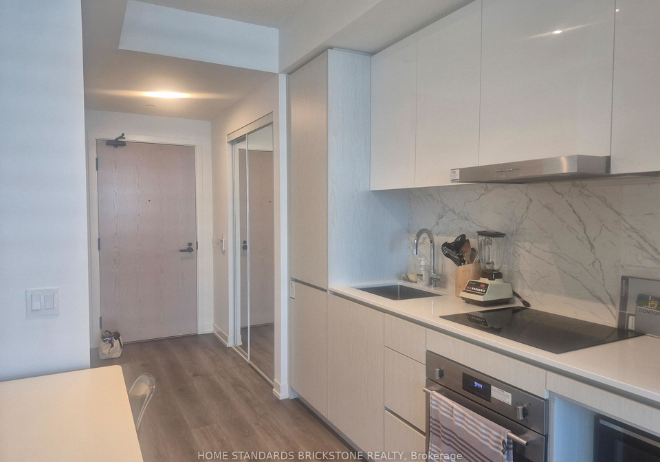 28-interchage-way-w-vaughan-ontario-n13622944