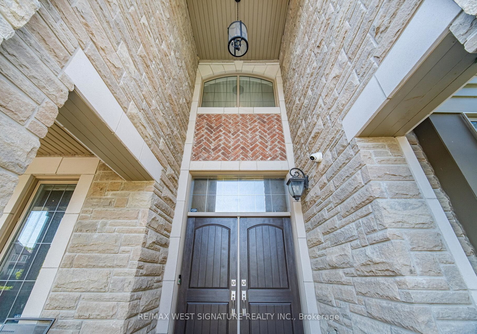 56-sir-henry-court-king-ontario-n13624198