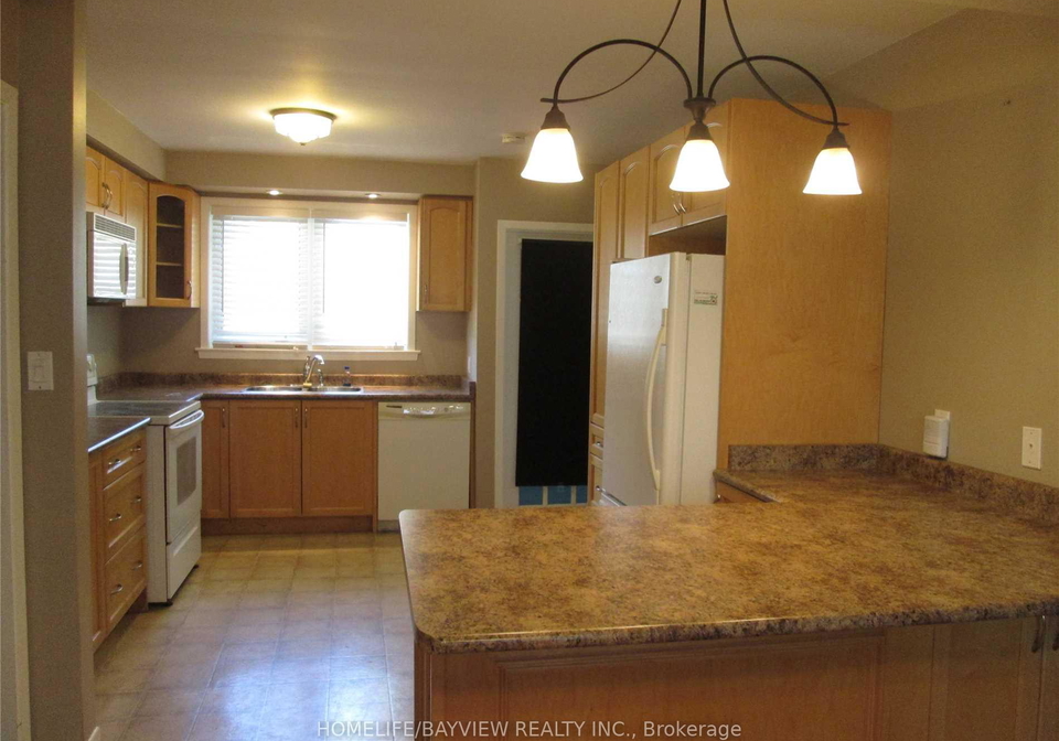303-millardmain-level-avenue-newmarket-ontario-n13625018