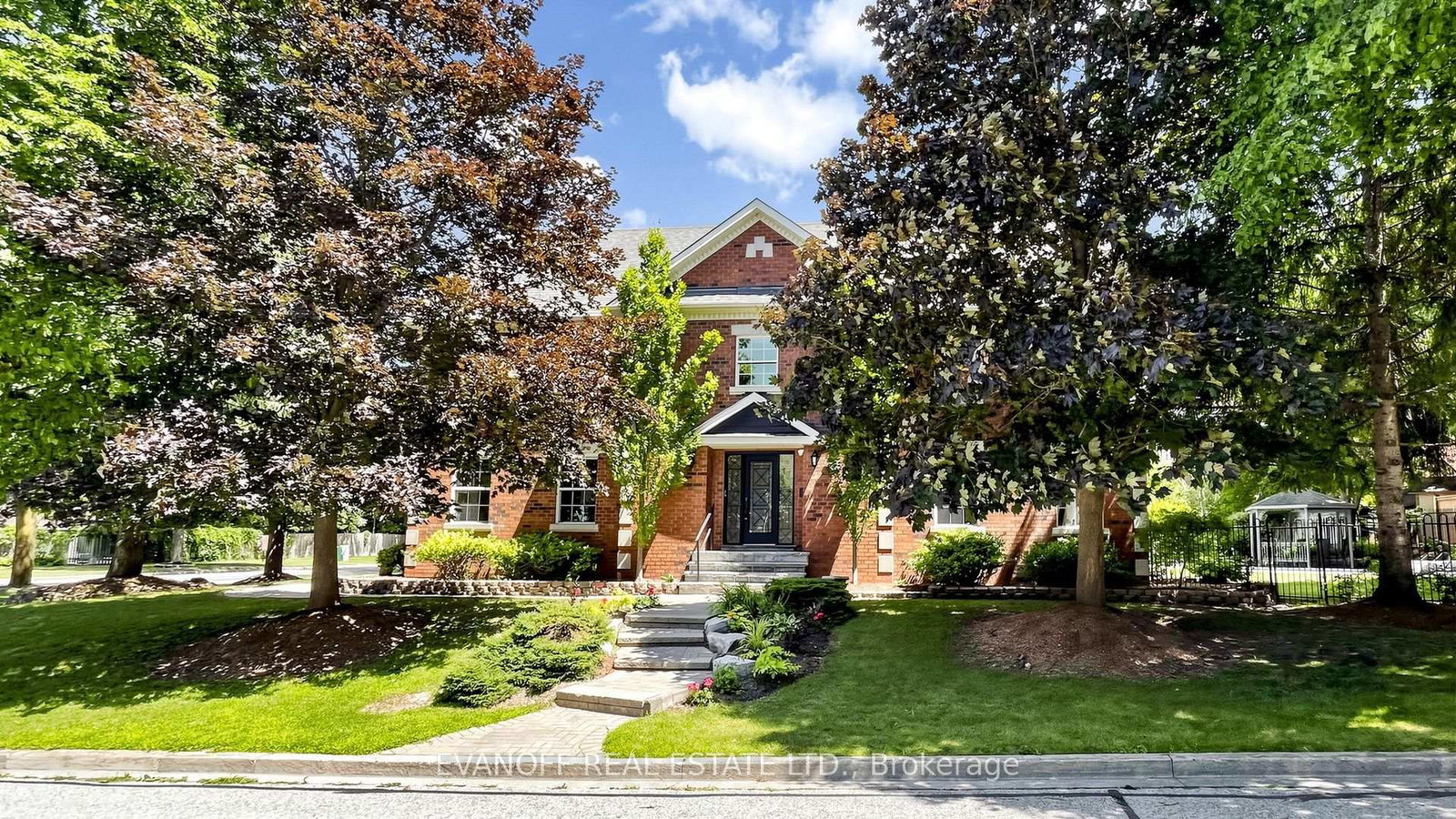 929-creebridge-crescent-newmarket-ontario-n13625438