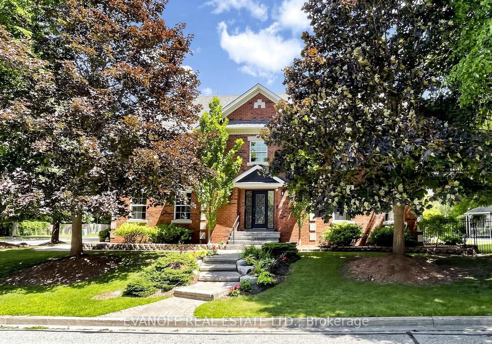 929-creebridge-crescent-newmarket-ontario-n13625438