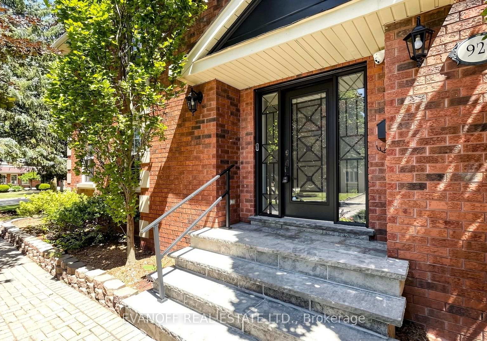 929-creebridge-crescent-newmarket-ontario-n13625438