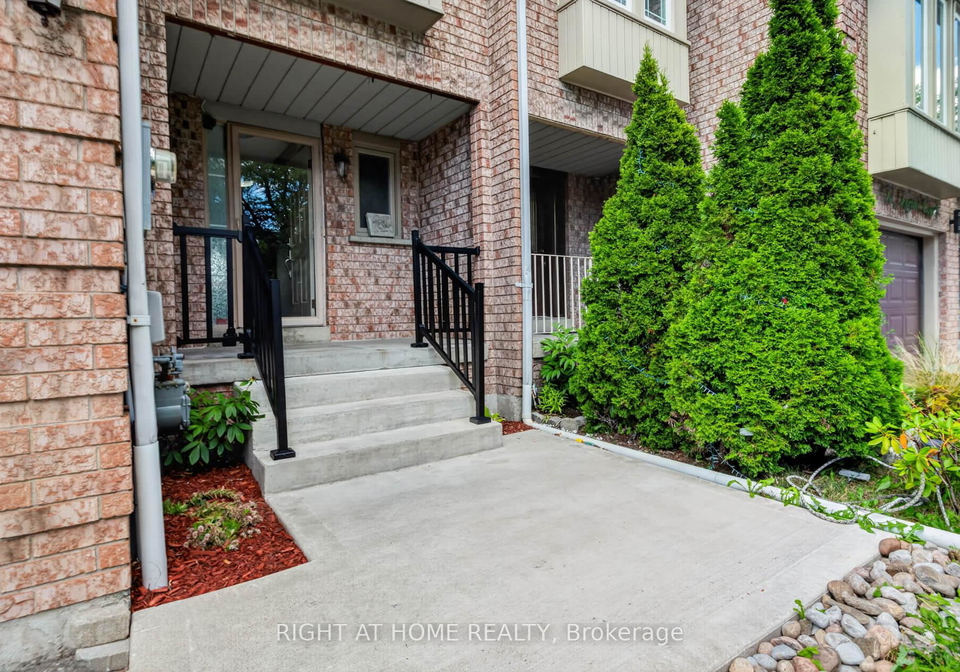 10-lento-court-vaughan-ontario-n13625866