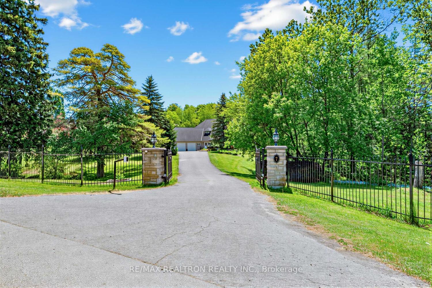 7-gilbert-drive-aurora-ontario-n13627002