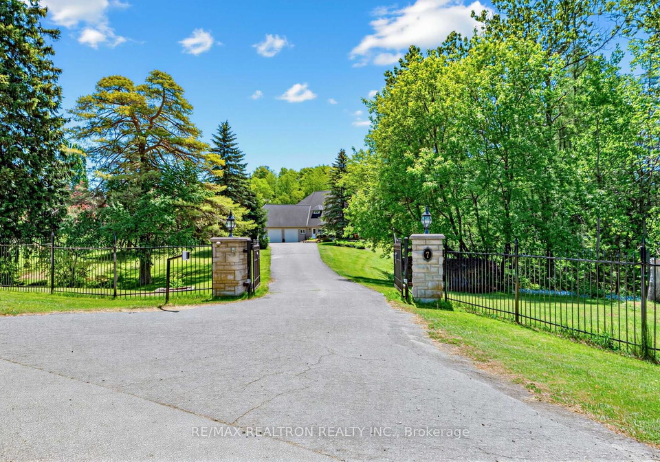 7-gilbert-drive-aurora-ontario-n13627002
