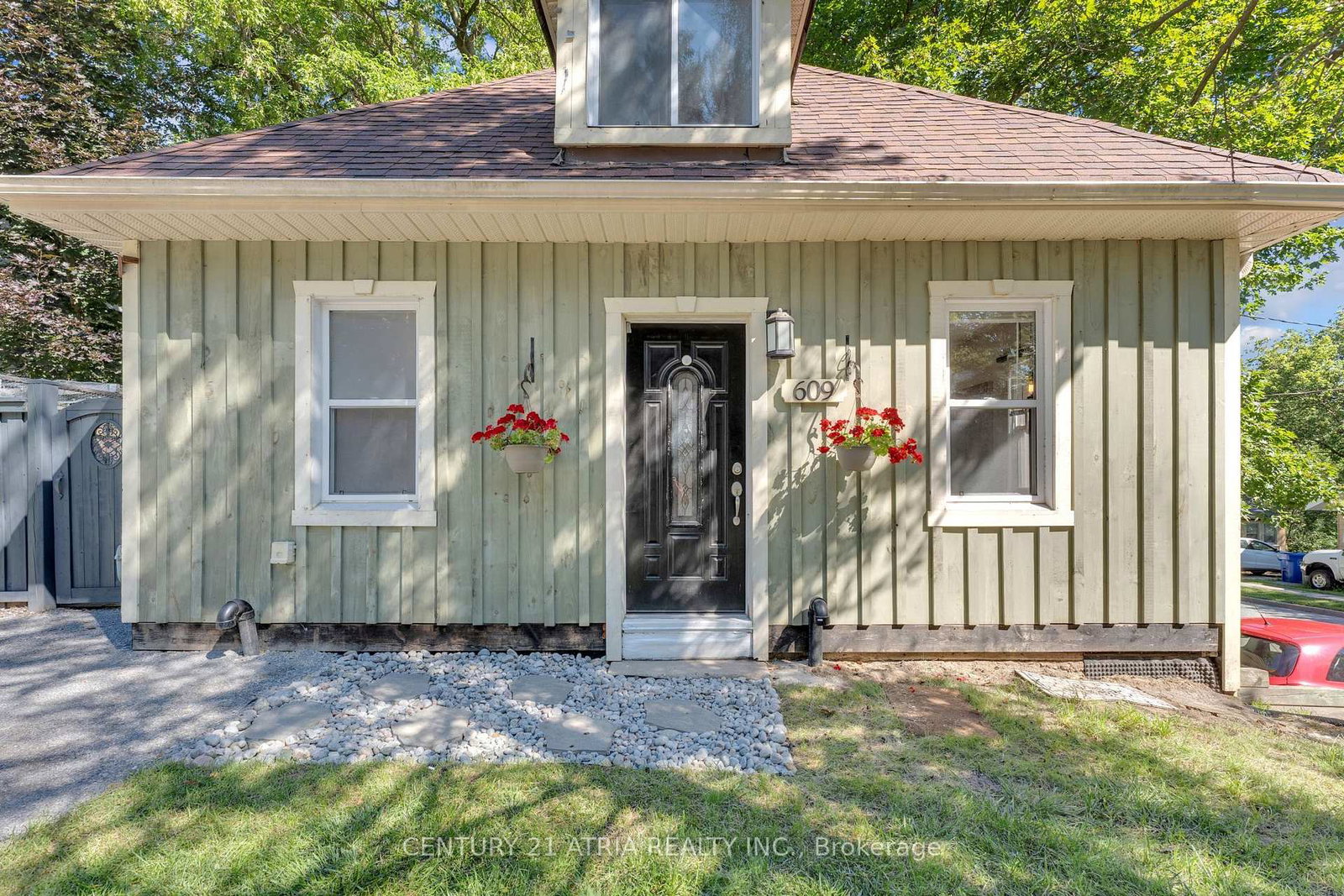 609-pearson-street-newmarket-ontario-n13627236