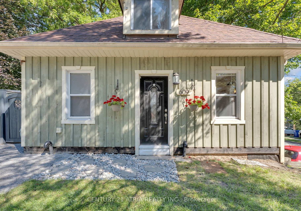 609-pearson-street-newmarket-ontario-n13627236