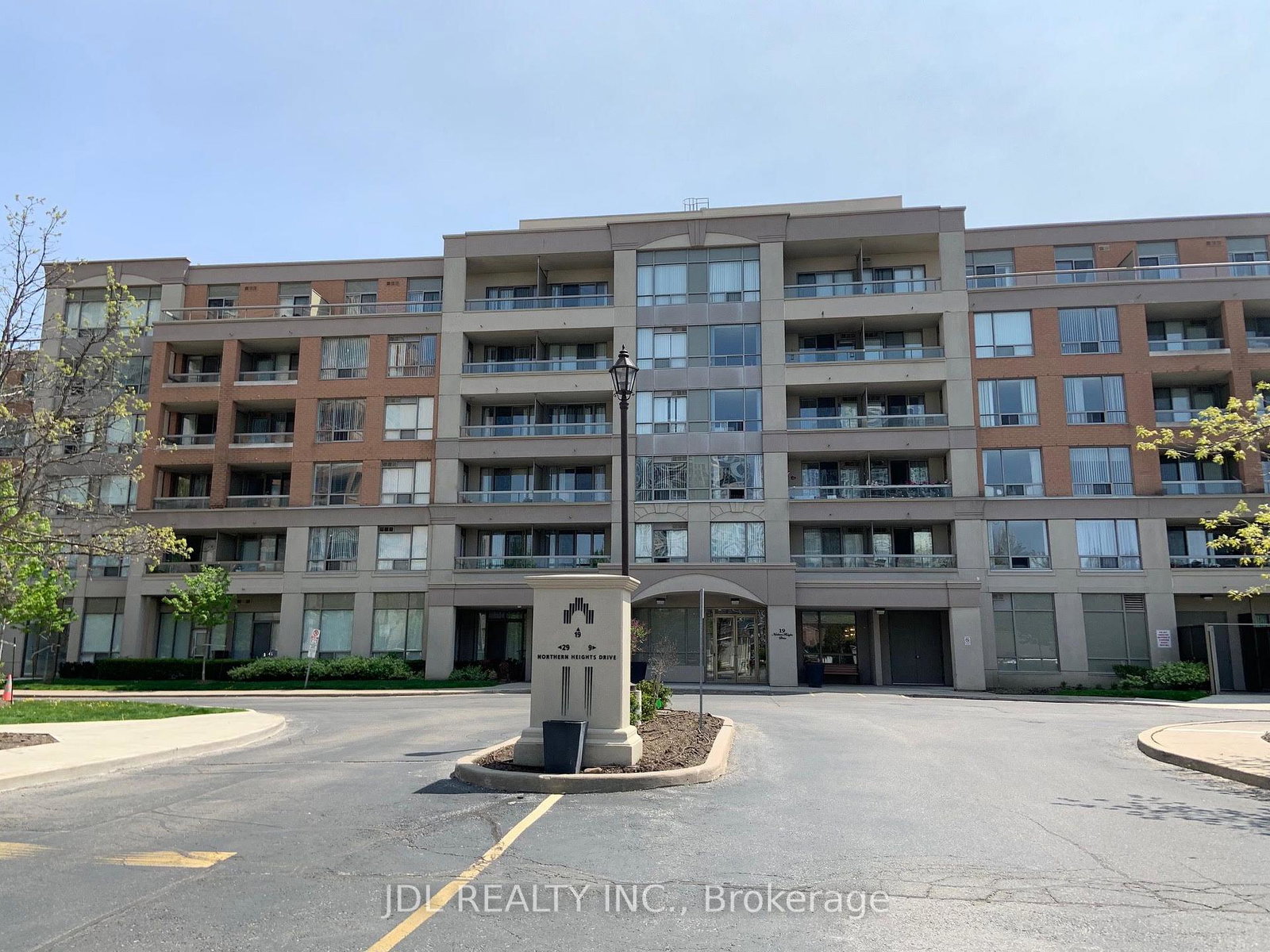 19-northern-heights-drive-richmond-hill-ontario-n13627384