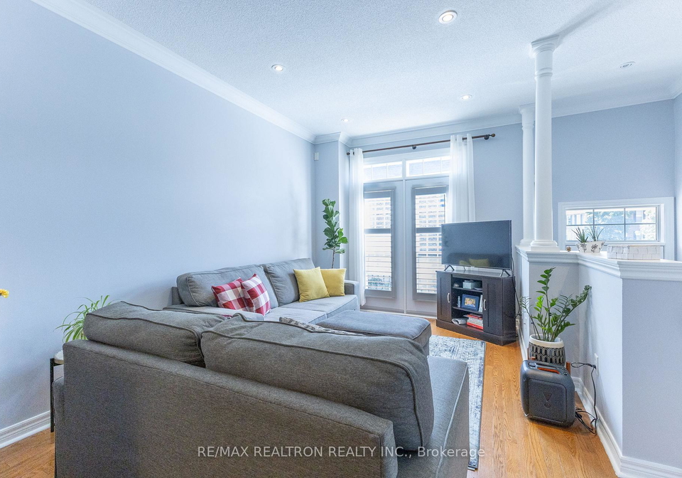 6-leonard-street-richmond-hill-ontario-n13627902