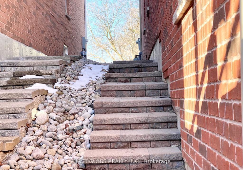 9-wiley-avenue-richmond-hill-ontario-n13629484