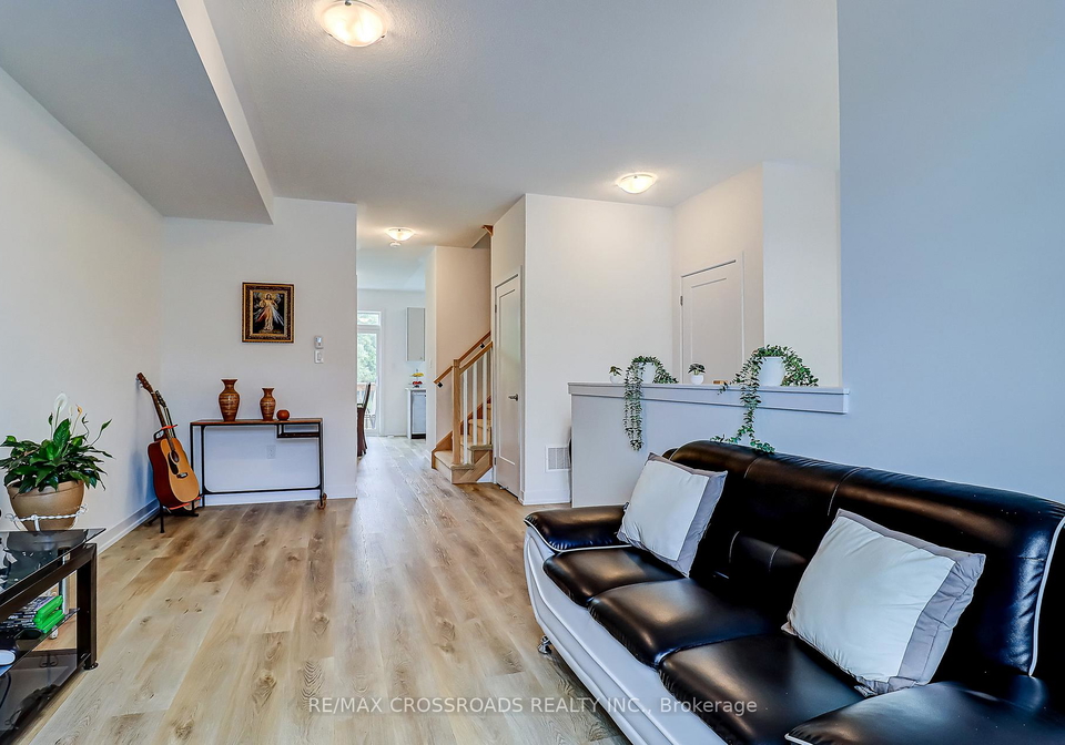 64-lyall-stokes-circle-east-gwillimbury-ontario-n13630466