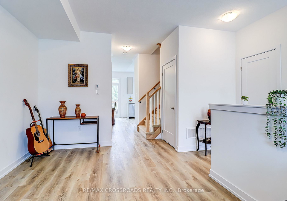 64-lyall-stokes-circle-east-gwillimbury-ontario-n13630466