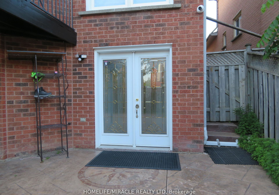 10-pine-bough-manor-richmond-hill-ontario-n13635362