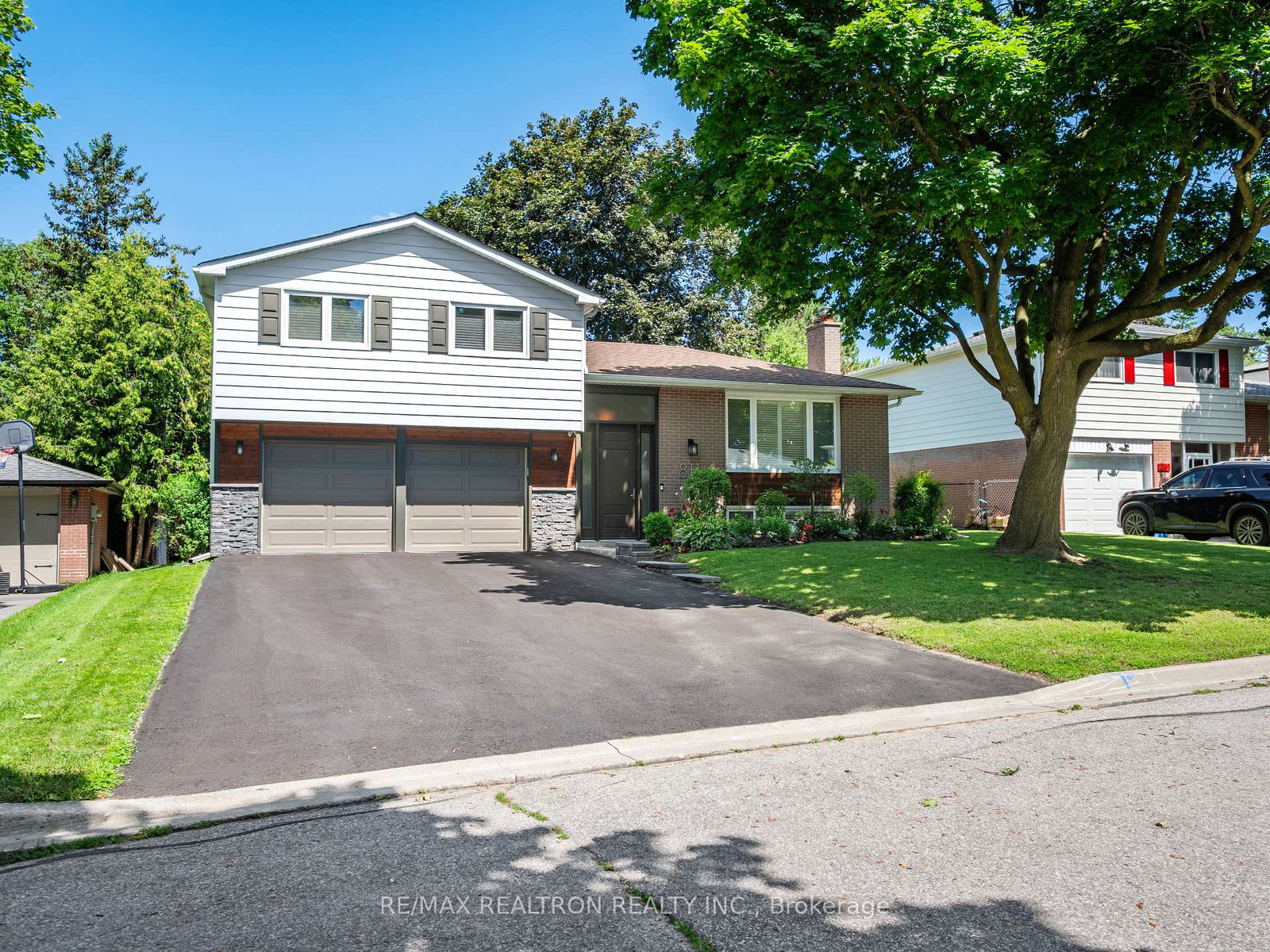 811-three-seasons-drive-newmarket-ontario-n13635466