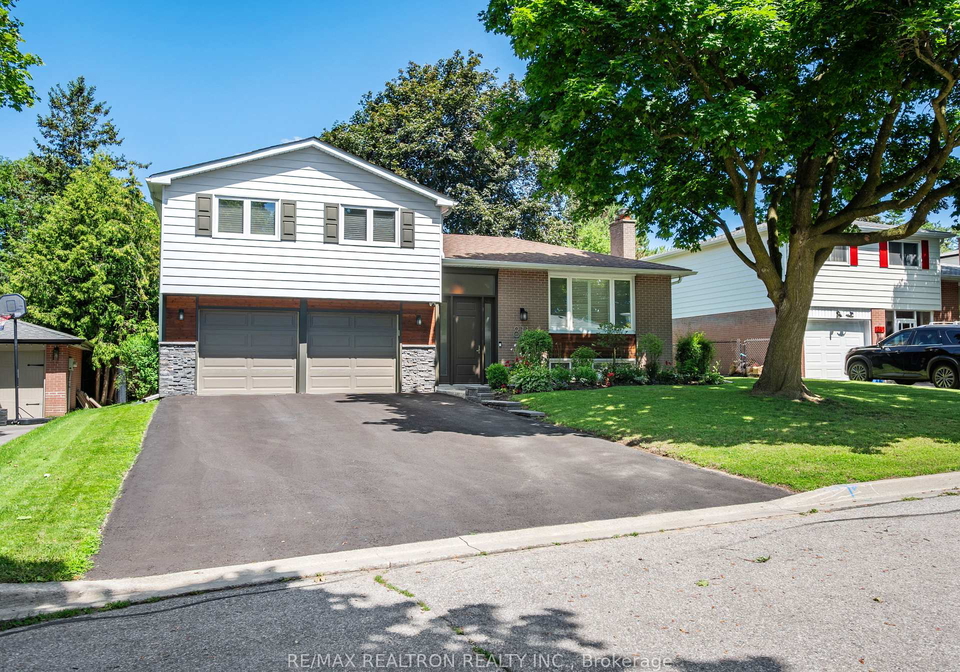 811-three-seasons-drive-newmarket-ontario-n13635466