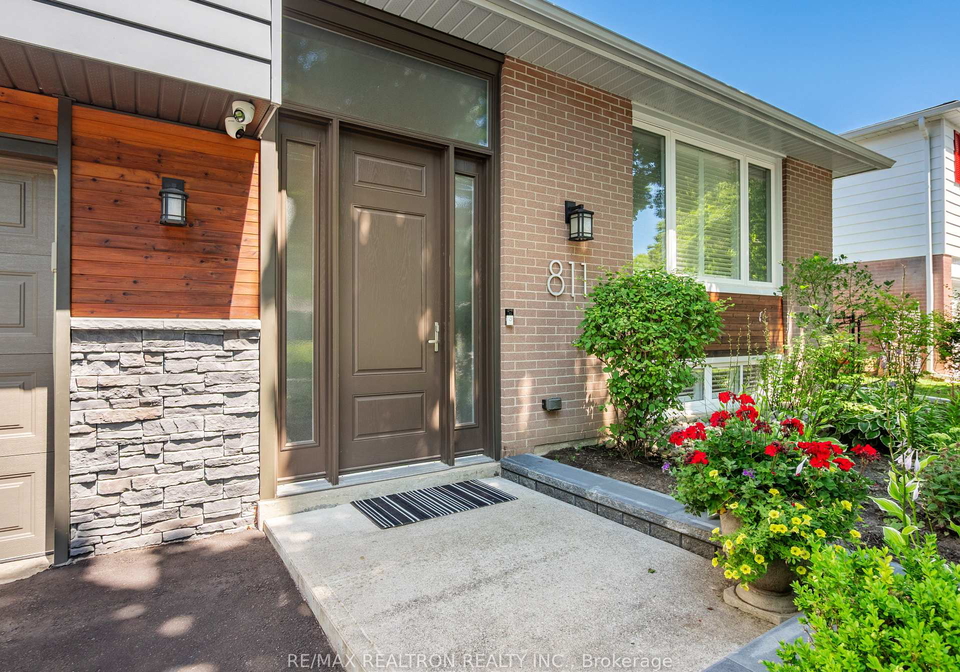 811-three-seasons-drive-newmarket-ontario-n13635466