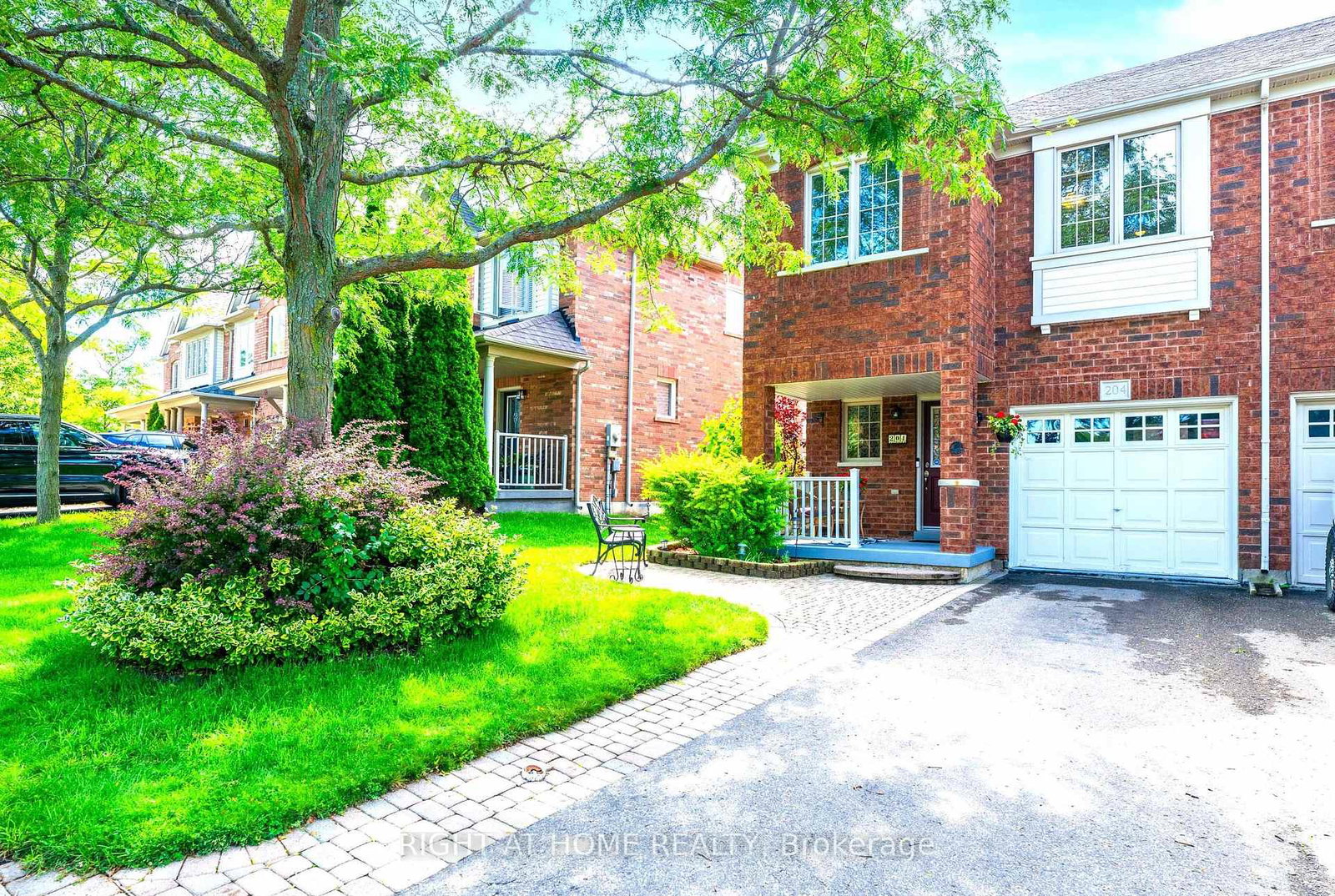 204-burgess-crescent-newmarket-ontario-n13637838