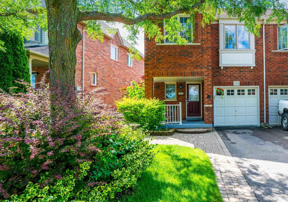 204-burgess-crescent-newmarket-ontario-n13637838