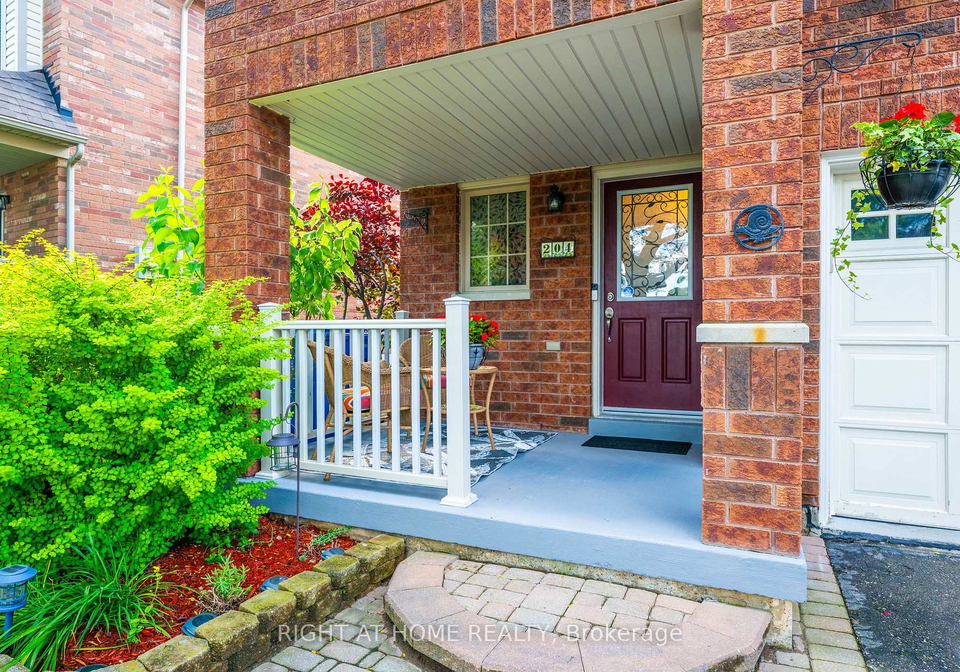 204-burgess-crescent-newmarket-ontario-n13637838
