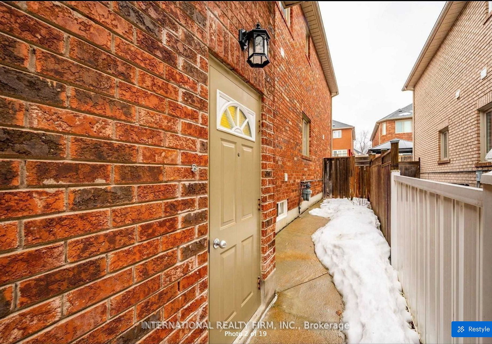 192-canyon-hill-avenue-richmond-hill-ontario-n13638162