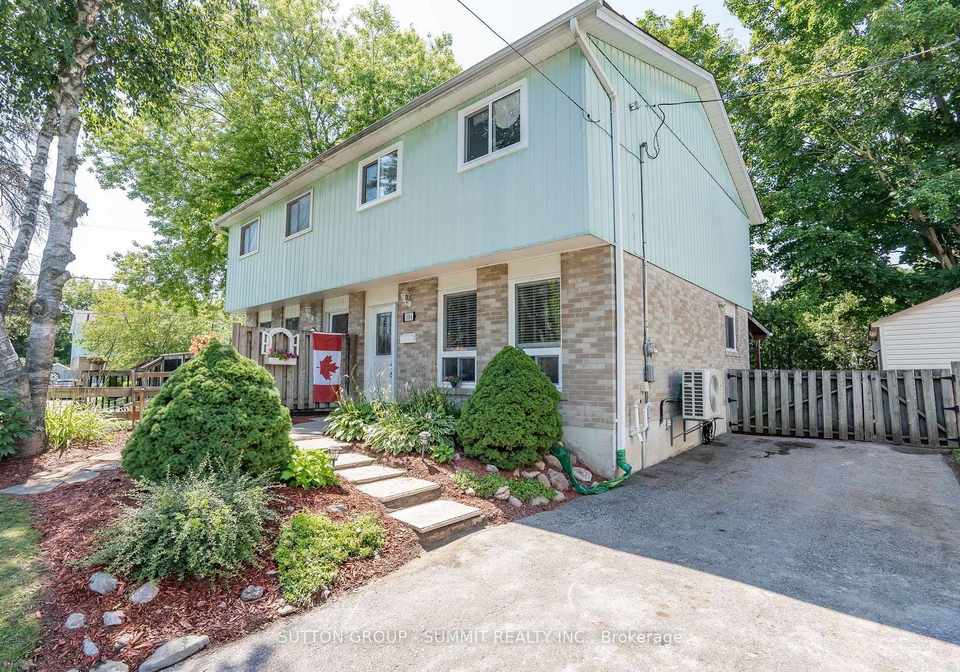 306-oakwood-court-newmarket-ontario-n13638174