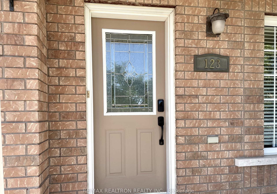 123-woodbury-crescent-newmarket-ontario-n13638190