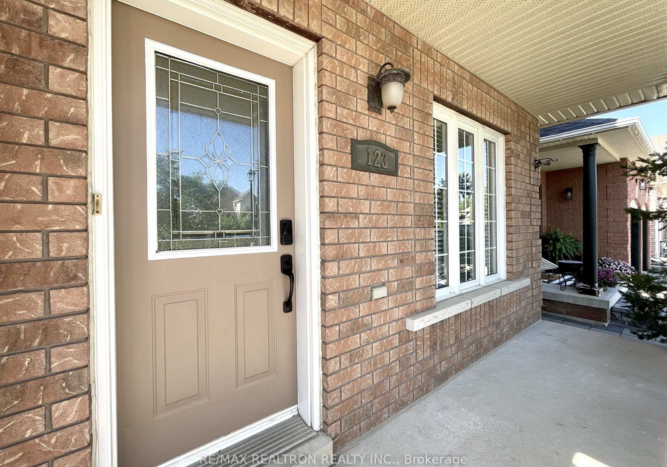 123-woodbury-crescent-newmarket-ontario-n13638190