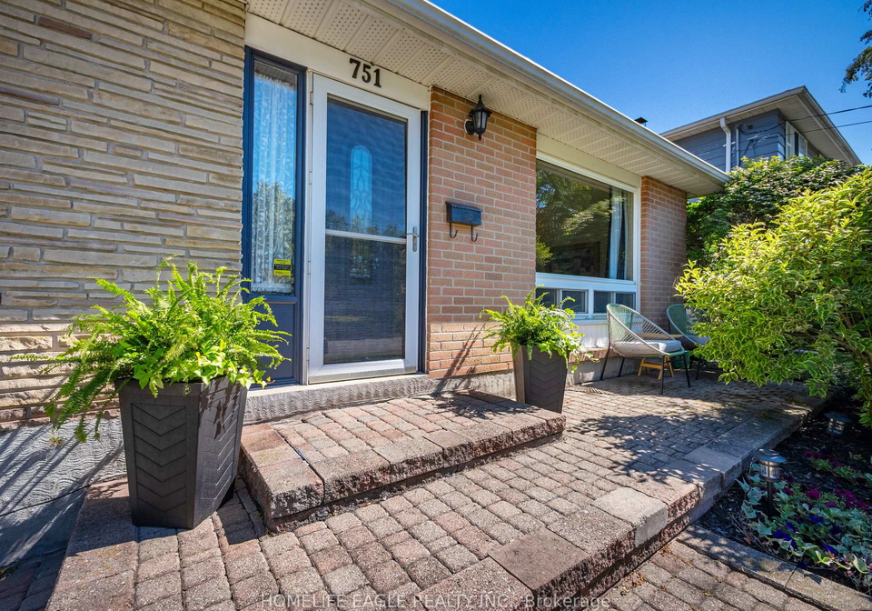 751-greenfield-crescent-newmarket-ontario-n13638366