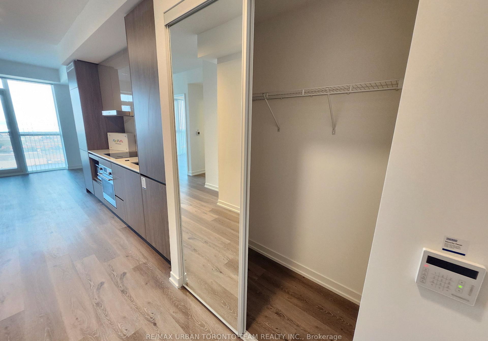 28-interchange-way-vaughan-ontario-n13639440