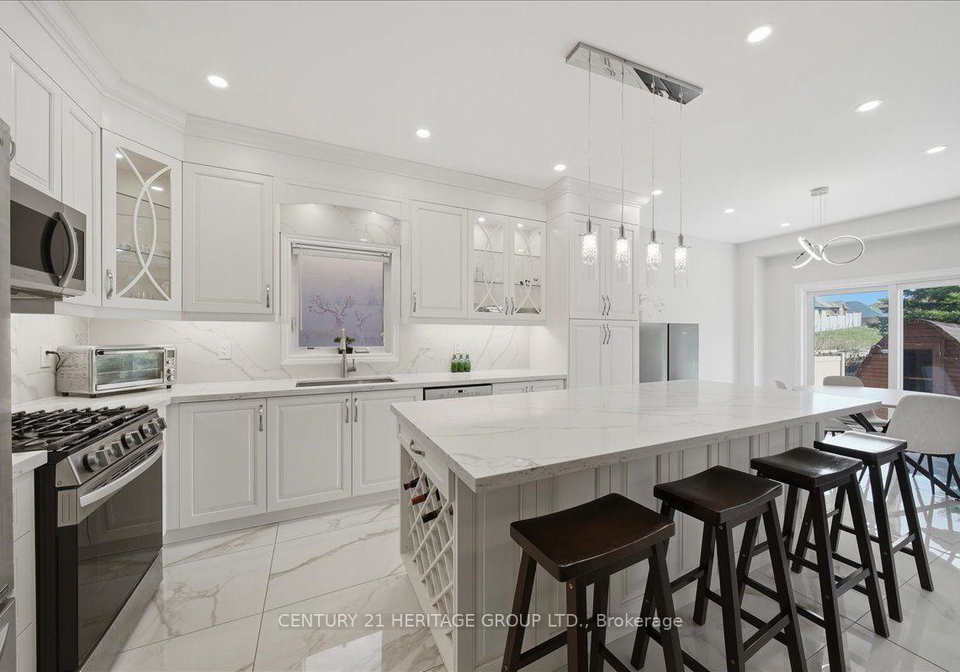 136-noble-drive-bradford-west-gwillimbury-ontario-n13639776