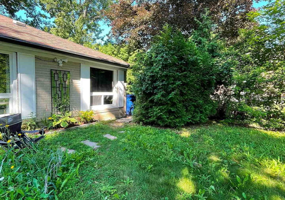 23-algonquin-crescent-aurora-ontario-n13640482