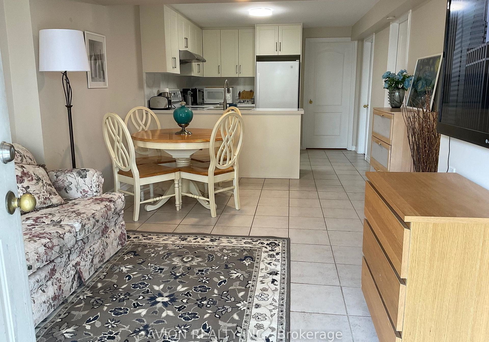 32-manorheights-street-richmond-hill-ontario-n13641916