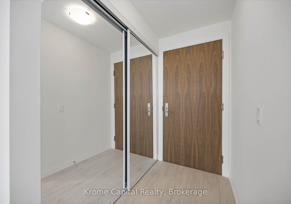 27-korda-gate-vaughan-ontario-n13641996