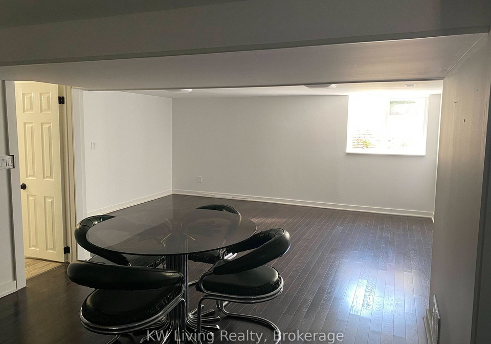 7-glass-drive-aurora-ontario-n13642260