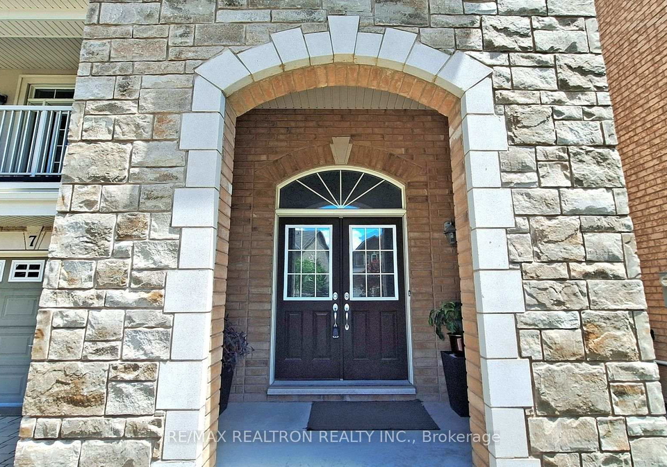 7-military-court-richmond-hill-ontario-n13642318