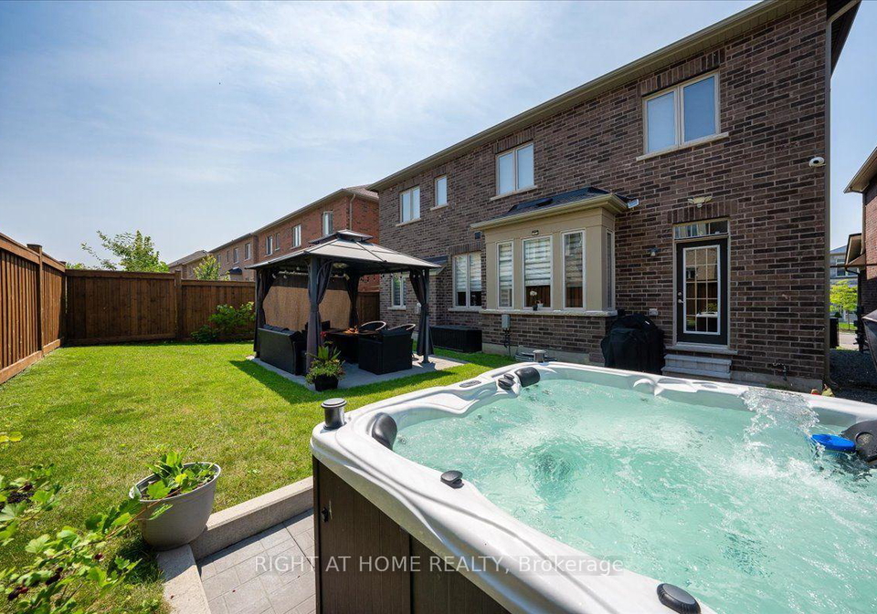 75-watershed-gate-east-gwillimbury-ontario-n13642344