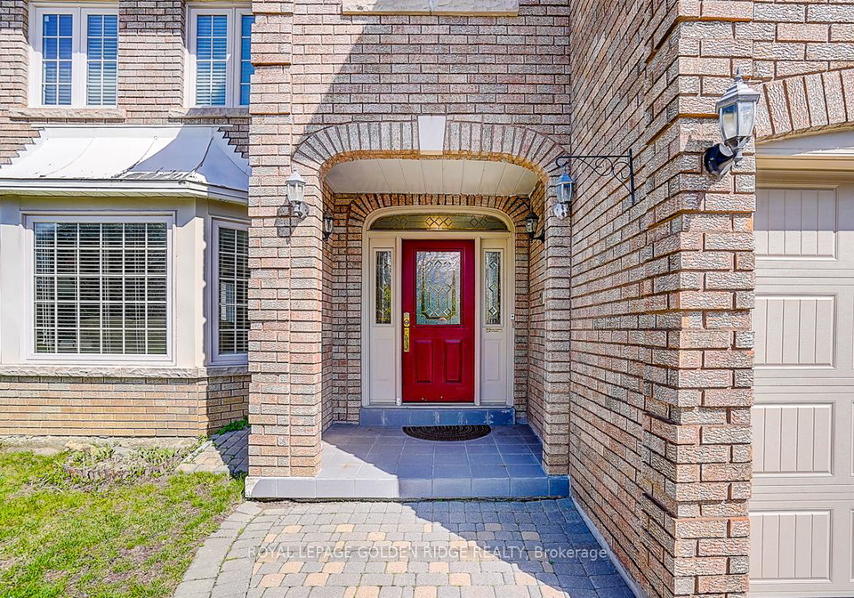 725-exceller-circle-newmarket-ontario-n13642938
