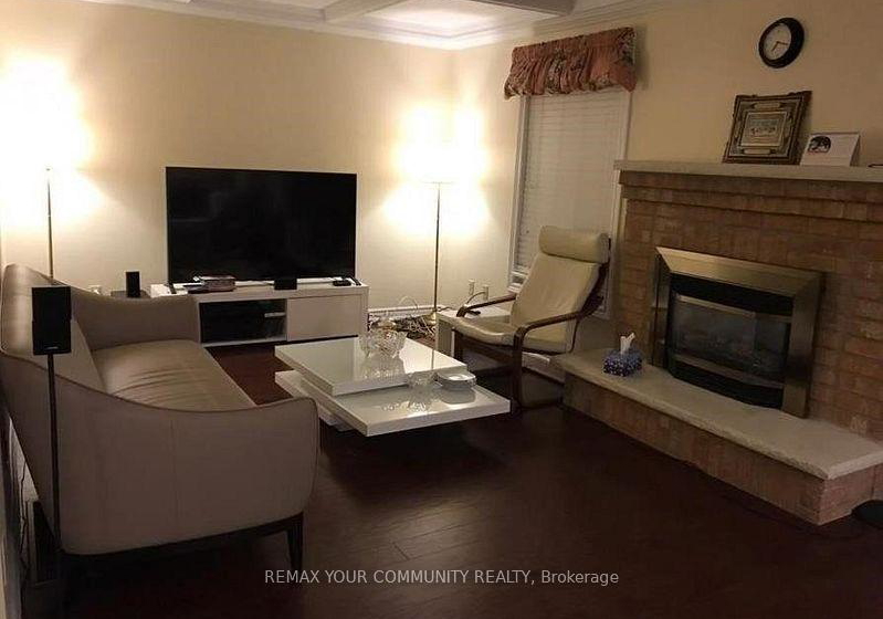 243-glenway-circle-newmarket-ontario-n13643110